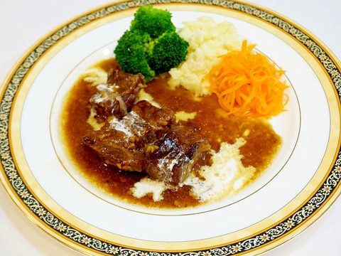ベルギー料理!牛肉の黒ビール煮込み(カルボナード)
